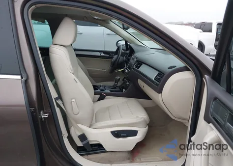 2013 Volkswagen Touareg Vr6 Sport z USA, uszkodzony, nr VIN WVGEF9BP7DD001921